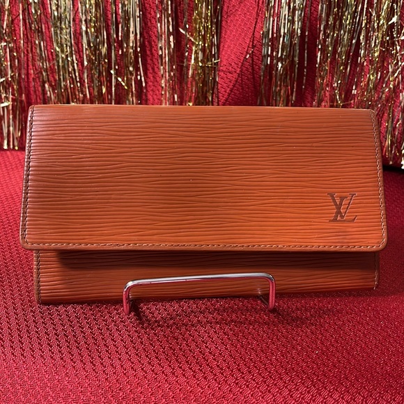 Louis Vuitton Brown Wallet with Flap Closure and Textured Leather w/ COA - Picture 3 of 13